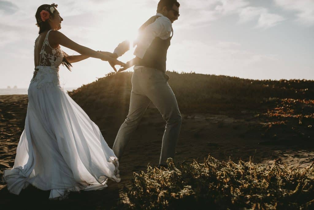 Fotografia de matrimonio. Playa Lobos, Pichilemu. Imágenes del matrimonio de Javi y Felipe. Matrimonio Playero.