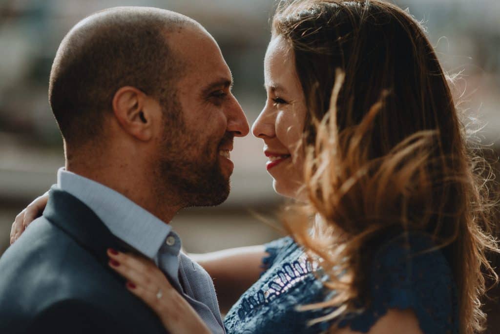 Valparaiso, Sesión de Fotos. Dafna & Chen celebrando su amor en una sesión fotografica en Valparaiso. Cerro Alegre y Caleta Abarca.