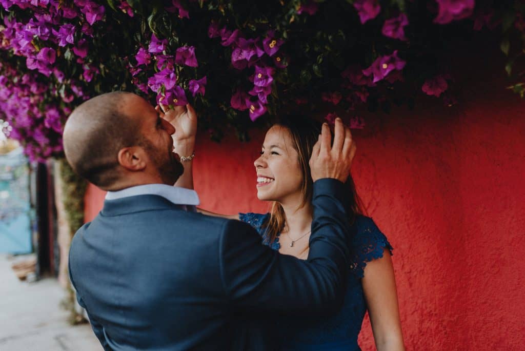 Valparaiso, Sesión de Fotos. Dafna & Chen celebrando su amor en una sesión fotografica en Valparaiso. Cerro Alegre y Caleta Abarca.