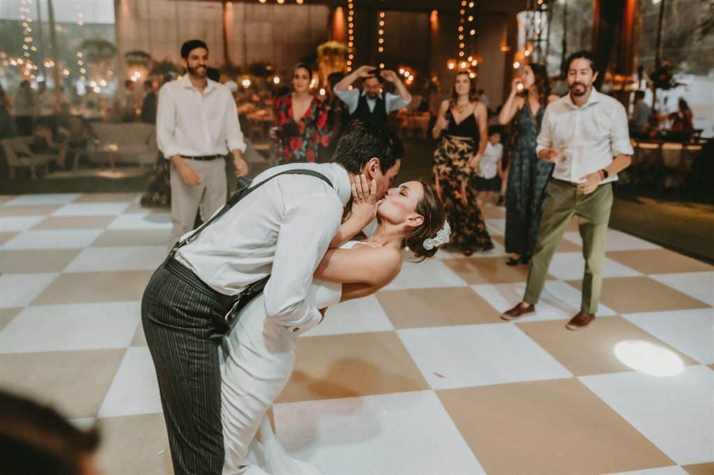 Matrimonio realizado en Viña Tarapaca, en la zona central de Chile. Este es un pequeño resumen del Matri intimo de Cata y Juani.