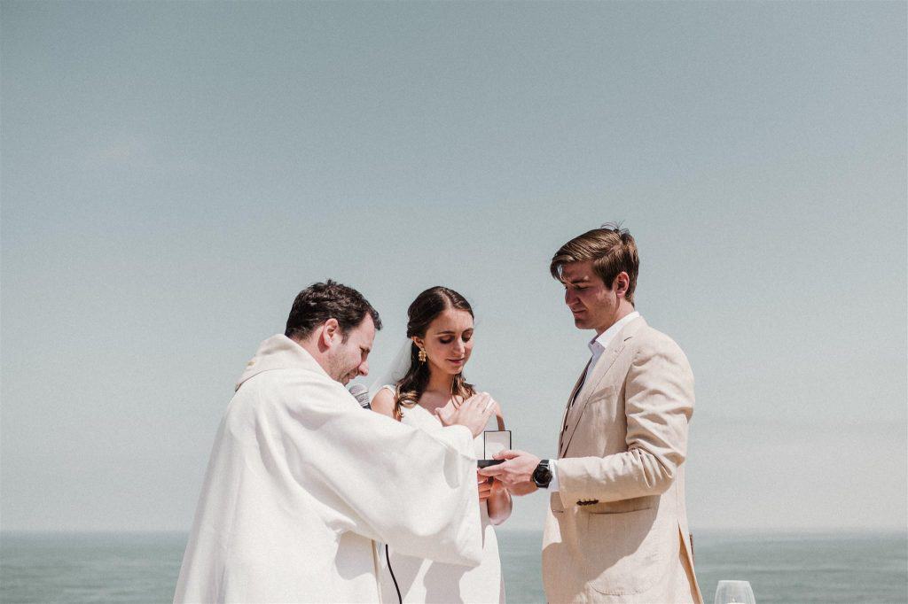 Elopement en Chile. Matri playero de Vale y Sebastian en Huaquen.